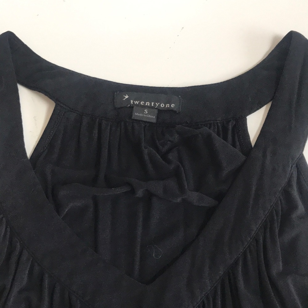 Solid black top - Picture 2 of 3